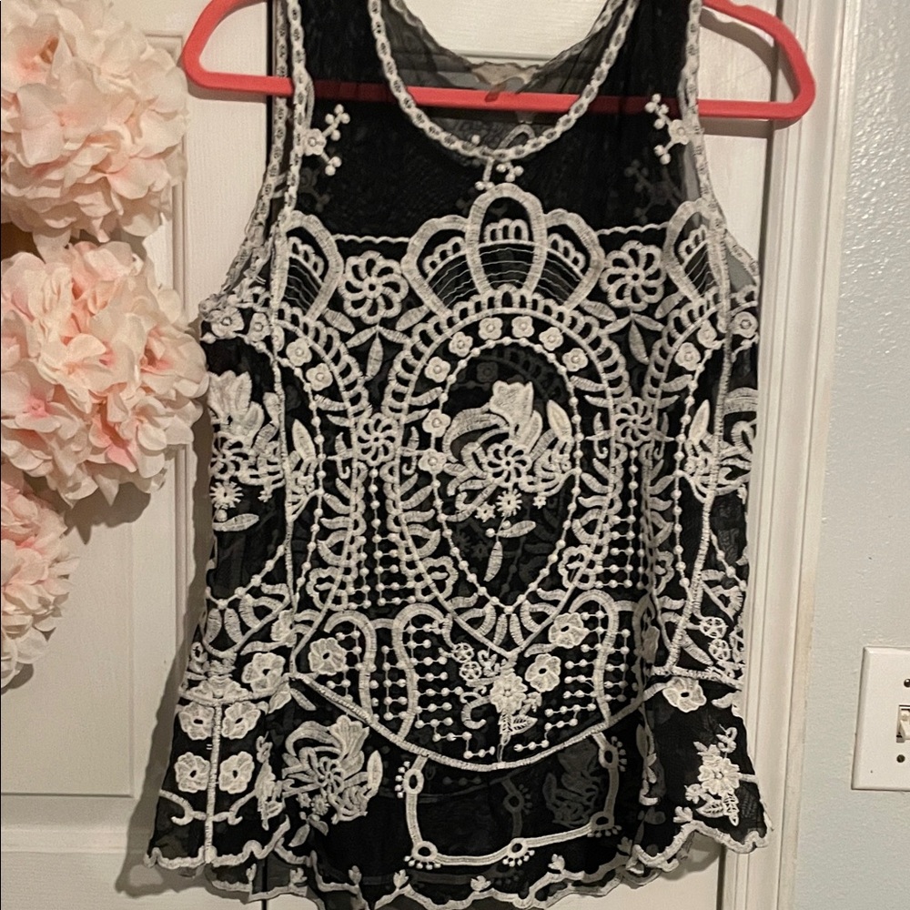 Elegant Black and White Lace Women’s Top